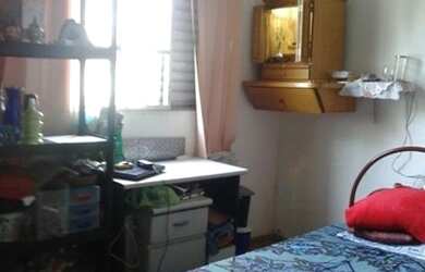 Imagem 13: Dois quartos, uma suite e edicula superior e embaixo nos fundos com lavanderia....