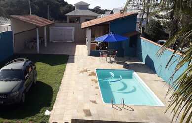 Imagem: A casa possui 3 Dormitórios e 5 Vagas na garagem e está localizado