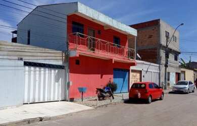 Imagem: A casa possui 5 Dormitórios, 4 Banheiros, 3 Vagas na garagem