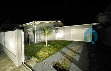 Imagem: A casa possui 2 Dormitórios, 2 Banheiros, 1 Vaga na garagem