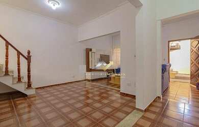 Imagem: A casa possui 3 Dormitórios, 2 Banheiros, 2 Vagas na garagem