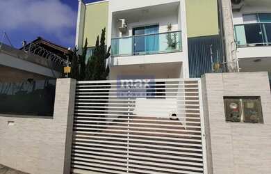 Imagem: A casa possui 2 Dormitórios, 3 Banheiros, 1 Vaga na garagem