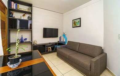 Imagem: A casa possui 3 Dormitórios, 1 Banheiro, 2 Vagas na garagem