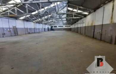 Imagem: O depósito possui 5 Vagas na garagem, 1.500m² de Área e