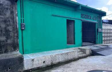 Imagem: A casa possui 4 Dormitórios, 4 Banheiros, 3 Vagas na garagem