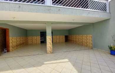 Imagem: A casa possui 3 Dormitórios, 2 Banheiros, 1 Vaga na garagem