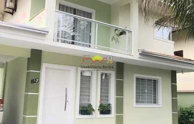 Imagem: A casa possui 3 Dormitórios, 4 Banheiros, 3 Vagas na garagem