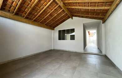 Imagem: A casa possui 2 Dormitórios, 2 Banheiros, 2 Vagas na garagem