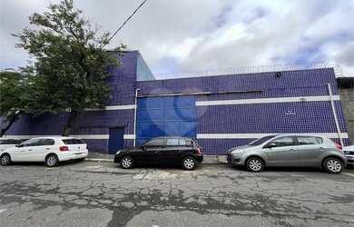 Imagem: O depósito possui 4 Vagas na garagem, 923m² de Área e está