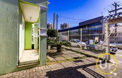 Imagem: A casa possui 4 Dormitórios, 5 Banheiros, 5 Vagas na garagem