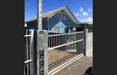 Imagem: A casa possui 4 Dormitórios, 2 Banheiros, 156m² de Área e