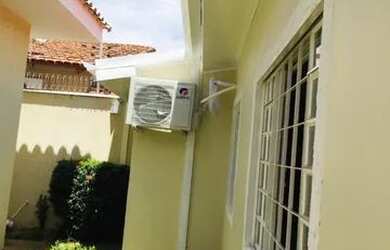 Imagem: A casa possui 1 Dormitório, 1 Banheiro, 1 Vaga na garagem e