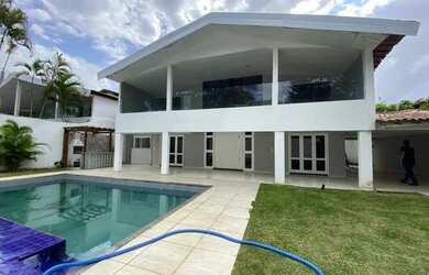 Imagem: A casa possui 5 Dormitórios, 5 Banheiros, 4 Vagas na garagem