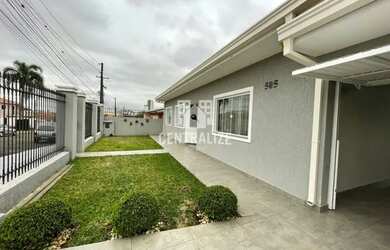 Imagem: A casa possui 3 Dormitórios, 1 Banheiro, 4 Vagas na garagem