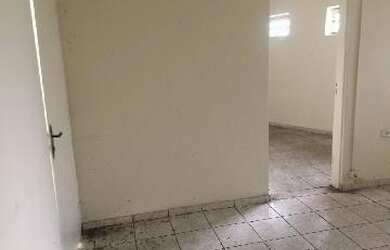 Imagem: A casa possui 3 Dormitórios, 1 Banheiro, 3 Vagas na garagem