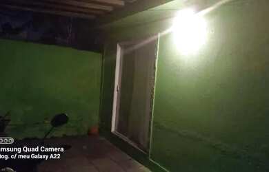Imagem: A casa possui 2 Dormitórios, 1 Banheiro, 2 Vagas na garagem