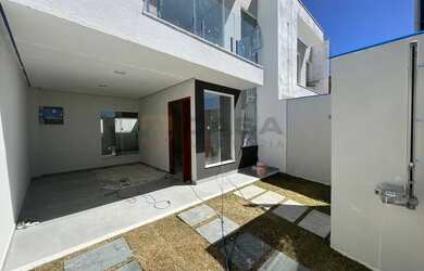 Imagem: A casa possui 3 Dormitórios, 3 Banheiros, 2 Vagas na garagem