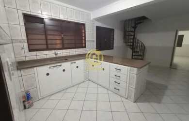 Imagem: A casa possui 2 Dormitórios, 3 Banheiros, 2 Vagas na garagem