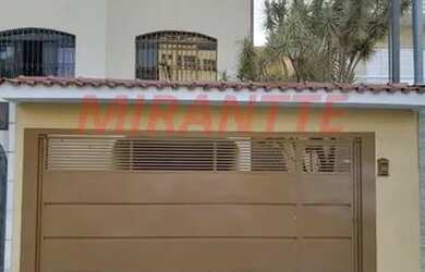 Imagem: A casa possui 3 Dormitórios, 3 Banheiros, 4 Vagas na garagem