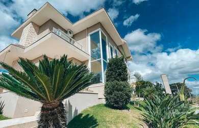 Imagem 1: Casa sobrado com piscina, sauna, forno a lenha de esquina com vista para...