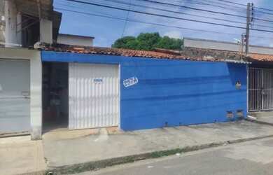 Imagem: A casa possui 3 Dormitórios, 2 Banheiros, 220m² de Área e