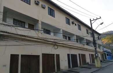 Imagem: A casa possui 2 Dormitórios, 2 Banheiros, 2 Vagas na garagem