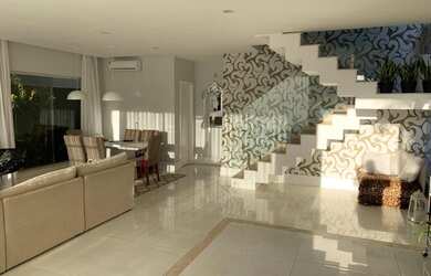 Imagem 3: Casa de condomínio para venda possui 350 metros quadrados com 4 quartos