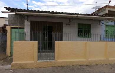 Imagem: A casa possui 2 Dormitórios, 1 Banheiro e está localizado