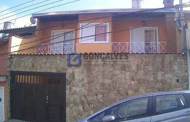 Imagem: A casa possui 3 Dormitórios, 2 Banheiros, 2 Vagas na garagem