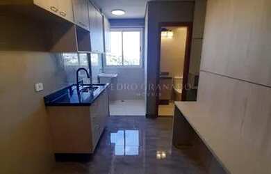 Imagem: O apartamento possui 1 Dormitório, 1 Banheiro, 1 Vaga na garagem