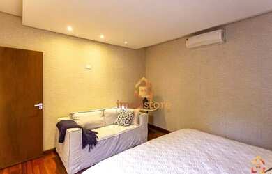 Imagem: A casa em condomínio possui 4 Dormitórios, 5 Banheiros, 4