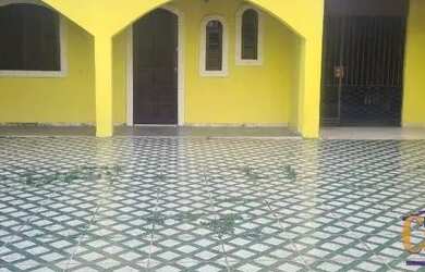 Imagem: A casa possui 2 Dormitórios, 3 Banheiros, 5 Vagas na garagem