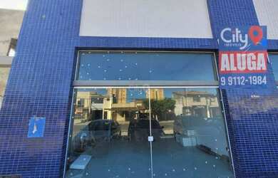 Imagem: O depósito possui 3 Vagas na garagem, 420m² de Área e está