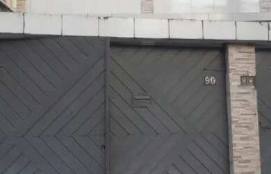 Imagem: A casa possui 5 Dormitórios, 3 Banheiros, 2 Vagas na garagem