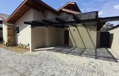 Imagem 2: Casa Térrea de Condomínio para aluguel em Atibaia, 270m² de área total...