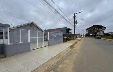 Imagem: A casa possui 2 Dormitórios, 1 Banheiro, 1 Vaga na garagem