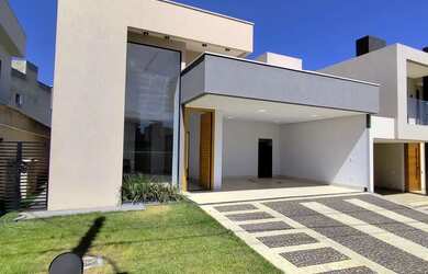 Imagem: A casa possui 3 Dormitórios, 4 Banheiros, 4 Vagas na garagem