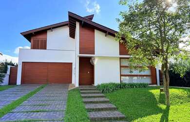 Imagem: A casa em condomínio possui 4 Dormitórios, 4 Banheiros, 2