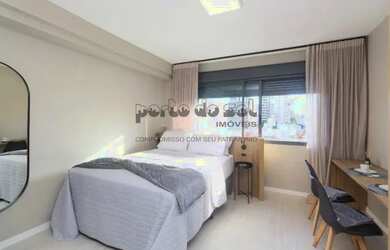 Imagem: O apartamento possui 1 Dormitório, 1 Banheiro, 1 Vaga na garagem