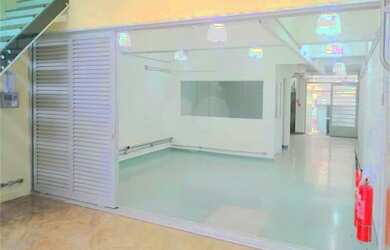 Imagem: O depósito possui 5 Vagas na garagem, 746m² de Área e está