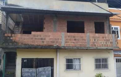 Imagem: A casa possui 4 Dormitórios, 3 Banheiros, 1 Vaga na garagem