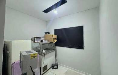 Imagem 10: Galpão com 12 salas e vestiario- 420m2 Bonsucesso