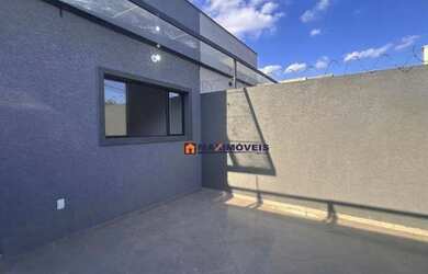 Imagem: A casa possui 3 Dormitórios, 3 Banheiros, 2 Vagas na garagem