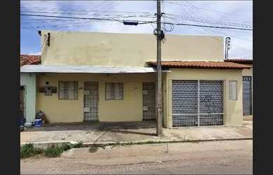 Imagem: A casa possui 4 Dormitórios, 3 Banheiros, 1 Vaga na garagem