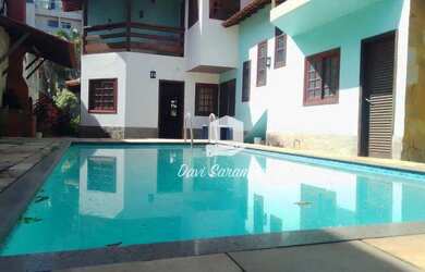 Imagem: A casa possui 5 Dormitórios, 3 Banheiros, 3 Vagas na garagem