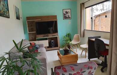 Imagem: A casa possui 2 Dormitórios, 2 Banheiros, 2 Vagas na garagem