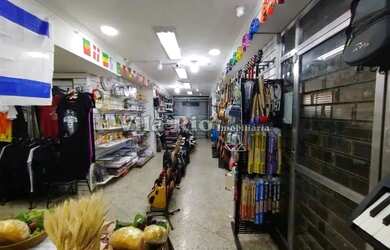 Imagem: O depósito possui 5 Vagas na garagem e 60m² de Área e está