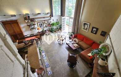 Imagem: A casa possui 5 Dormitórios, 5 Banheiros, 4 Vagas na garagem