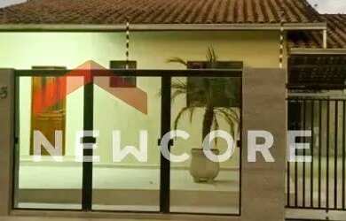 Imagem: A casa possui 3 Dormitórios, 3 Banheiros, 4 Vagas na garagem