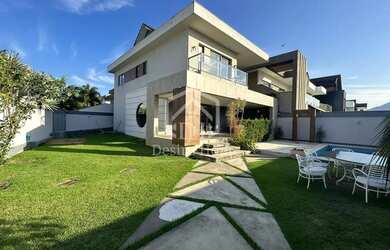 Imagem: A casa em condomínio possui 4 Dormitórios, 5 Banheiros, 2